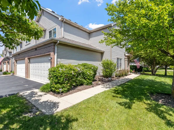 1036 Woodview Ct, Aurora, IL 60502