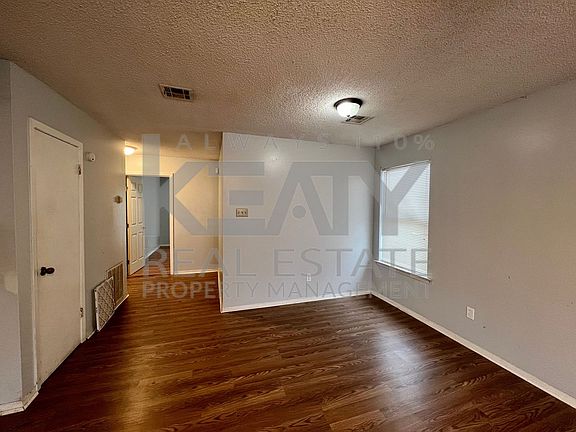 5th image of 110 Vieux Orleans Cir APT B