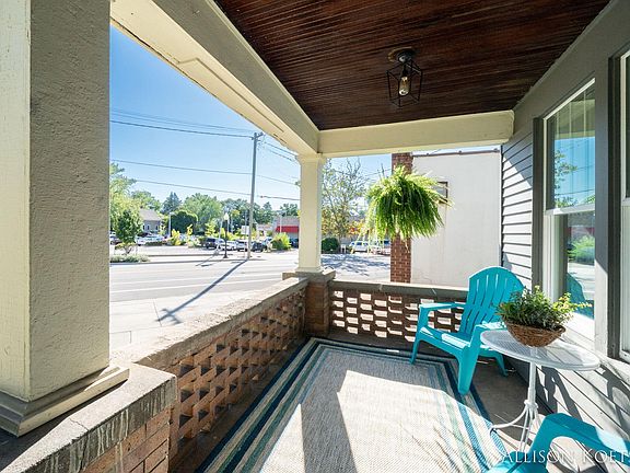 4th image of 1555 Lake Dr SE