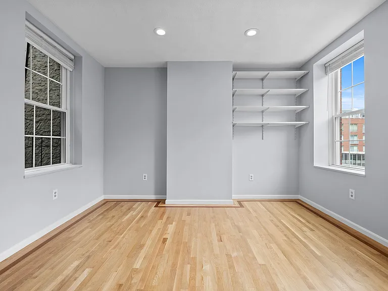 12 Parmenter St #4R — Photo 4