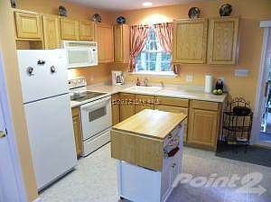 6 Robin Hood Trl Kitchen2