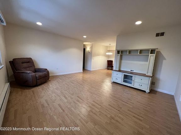 3rd image of 47 Galewood Dr APT C