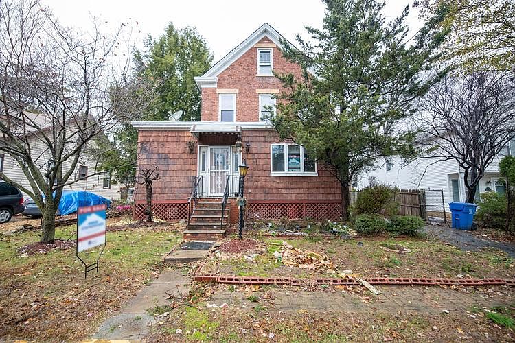 2nd image of 106 Wedgewood Ave