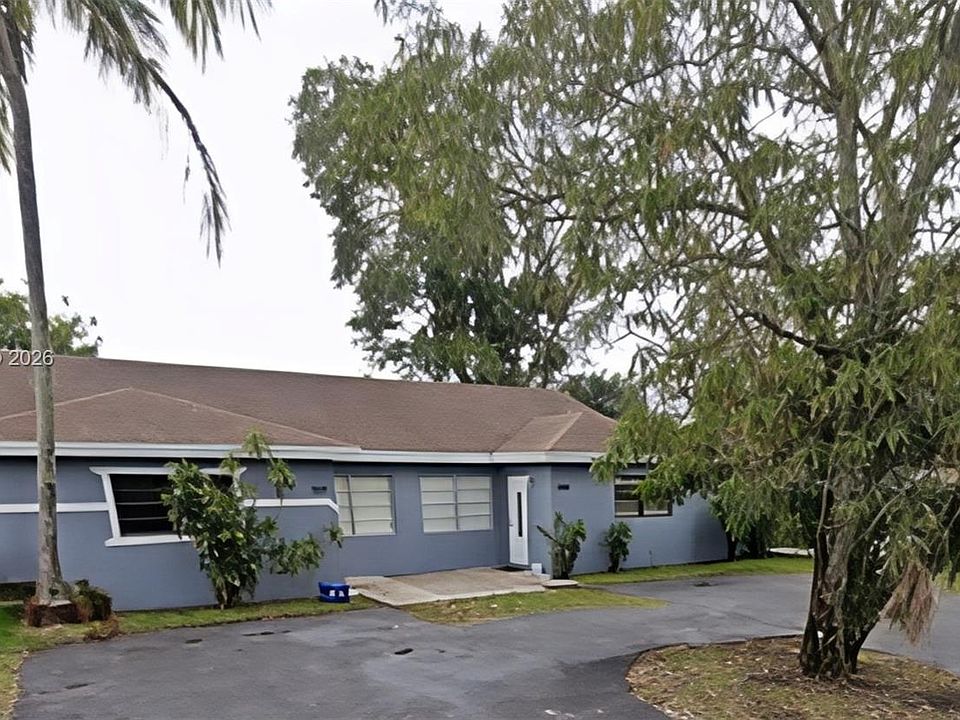 1st image of 7318-7320 NW 76th Dr