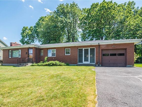 3rd image of 24 Skylark Ct