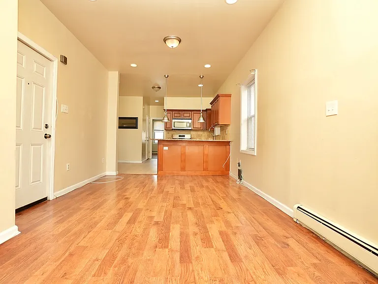 79 Chestnut St #1 — Photo 4