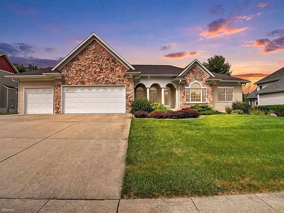 3rd image of 1216 Lake Ridge Dr