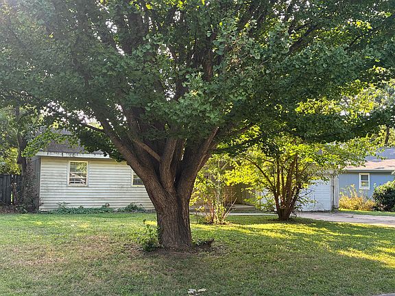 2nd image of 909 S Devonshire Drive