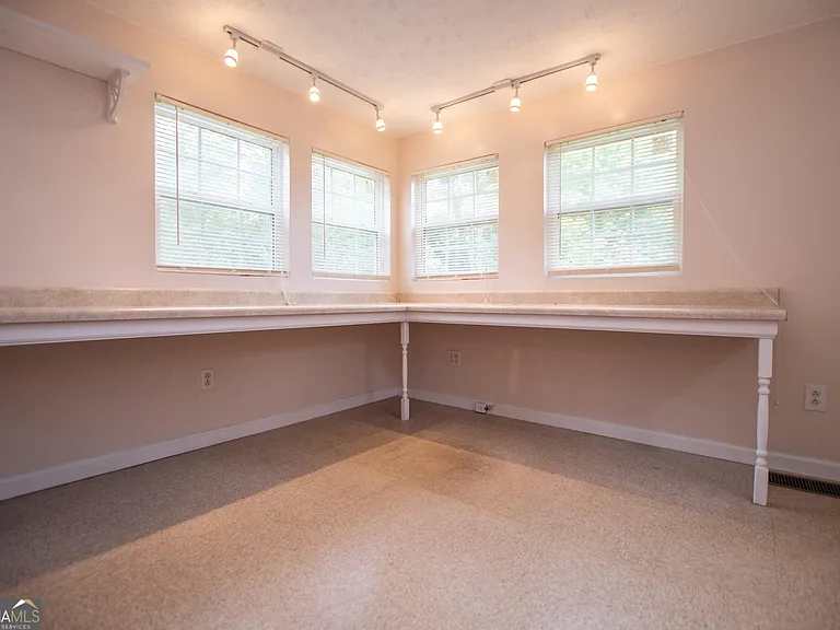 126 N Johnson St — Photo 6