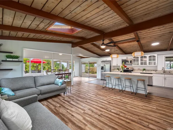 2445 Komo Mai Dr, Pearl City, HI 96782