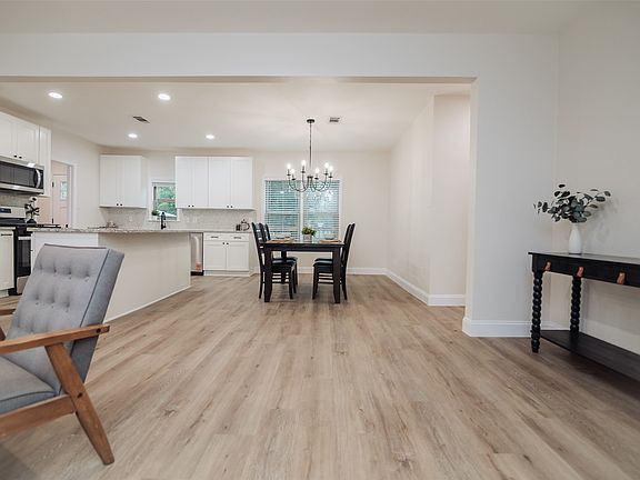 4th image of 305 Ball St