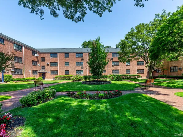 15 BEACH Roads #3A, Great Neck, NY 11023