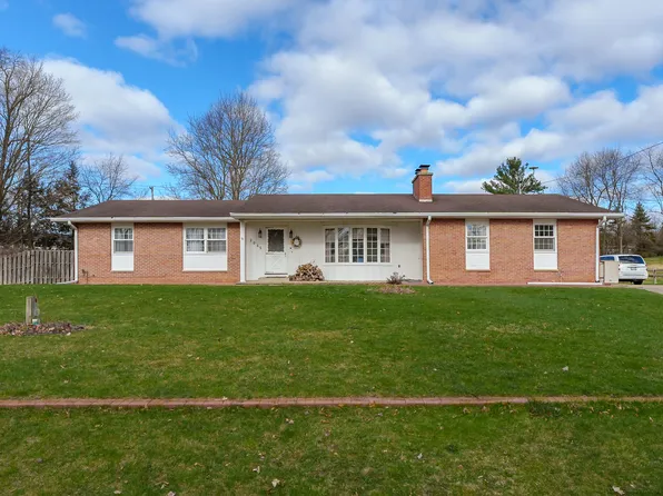 2045 Sandy Cove Dr, Kalamazoo, MI 49048