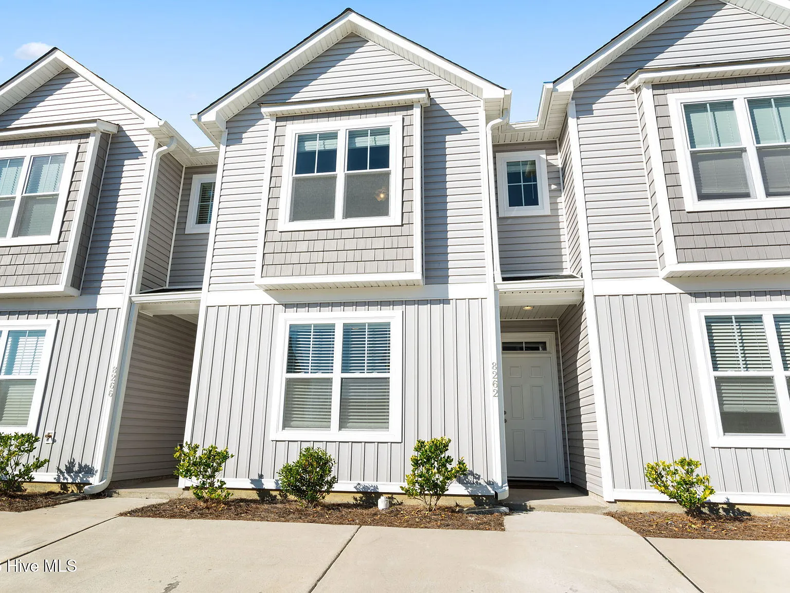 3 bed, 3.0 bath, 1650 sqft, $2,015 — Photo 1
