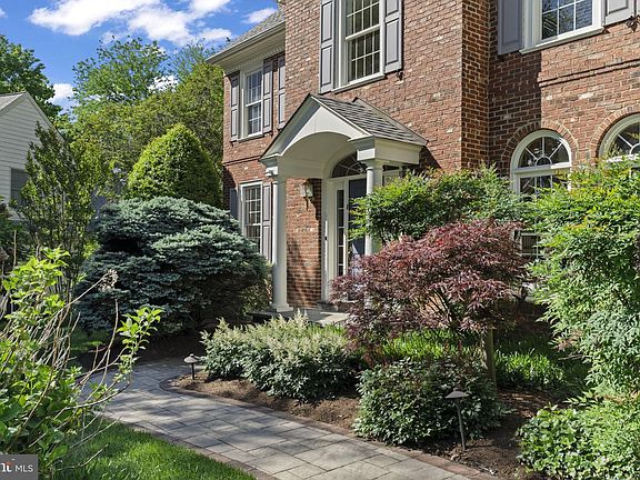 3rd image of 309 Durham Dr