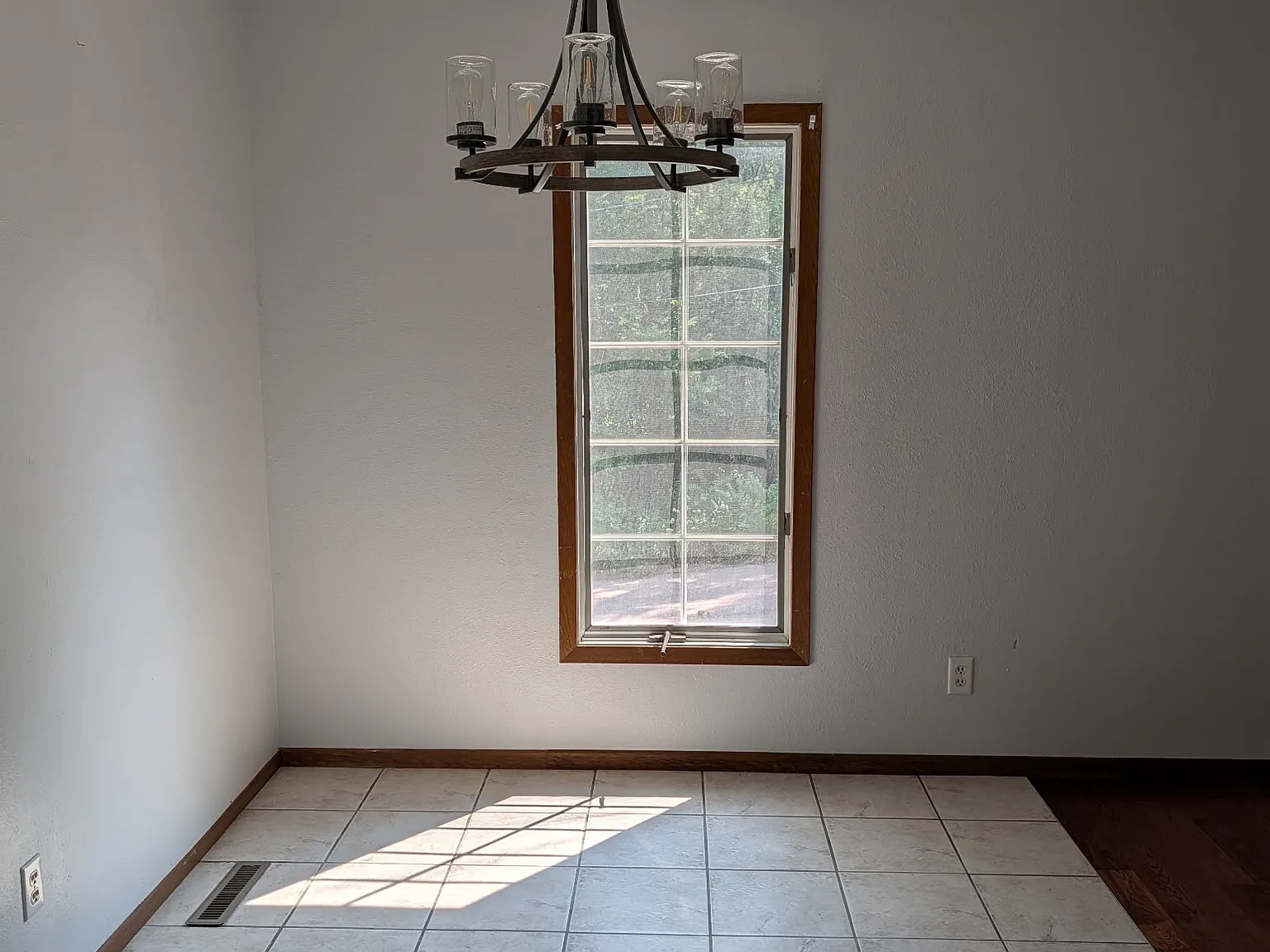 2705 S Cleveland St — Photo 2