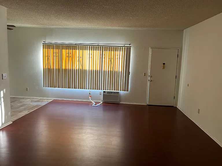 529 Irving Ave #4 — Photo 2