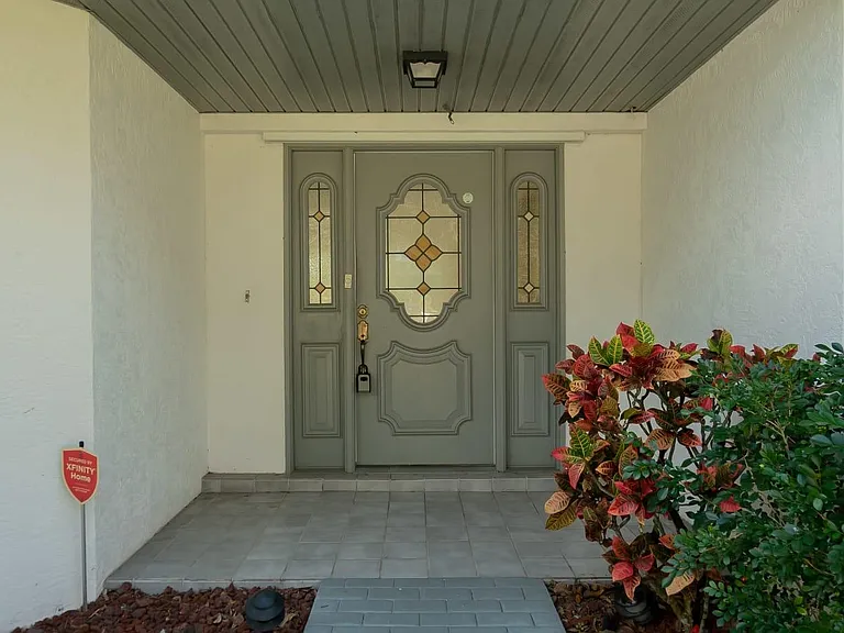 242 SE Duval Ave — Photo 2