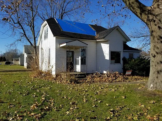 102 S 1st St photo 1