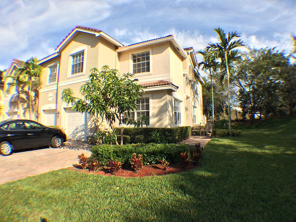 Front view with garage