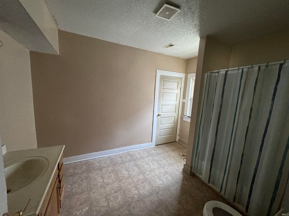 fort-wayne-indiana-73117678 picture