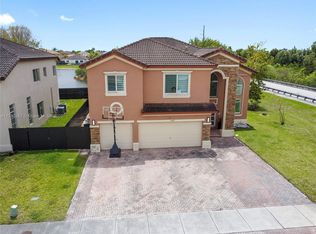 15662 SW 8th Ln, Miami, FL 33194