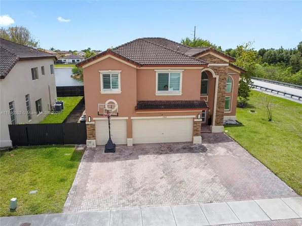 15662 SW 8th Ln, Miami, FL 33194