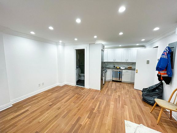 3rd image of 148 Willow St APT 1F
