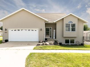 3801 King Dr SW, Cedar Rapids, IA 52404