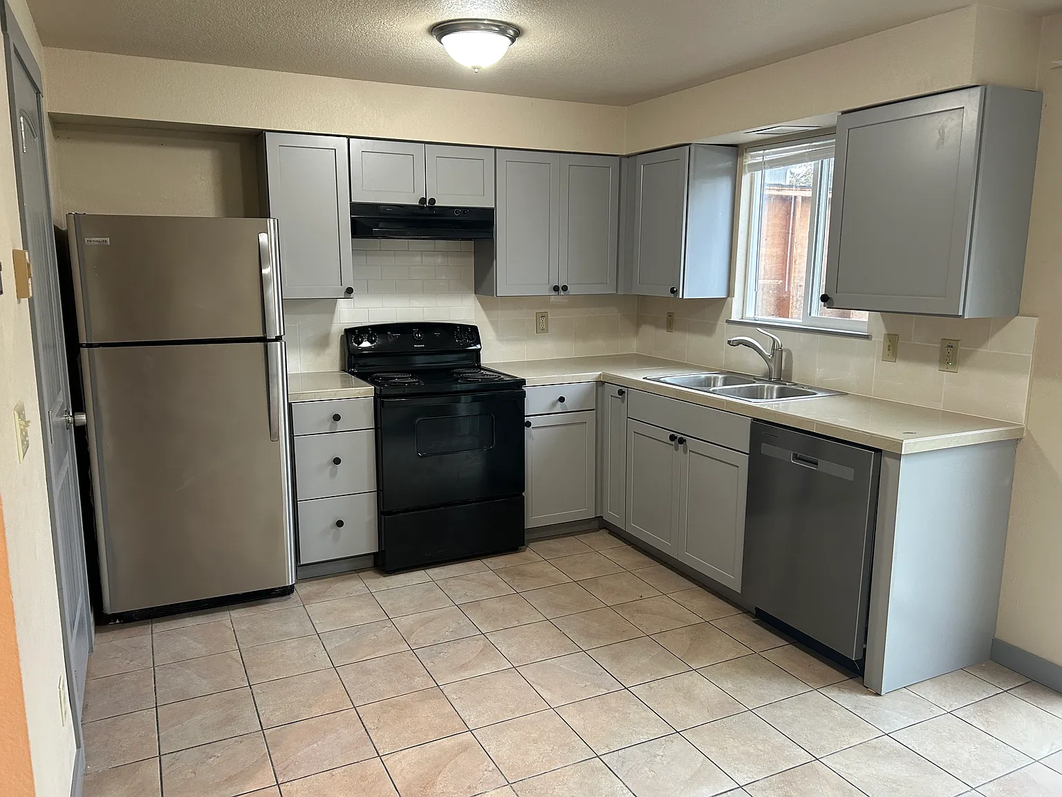 2 bed, 1.5 bath, 900 sqft, $1,325 — Photo 1