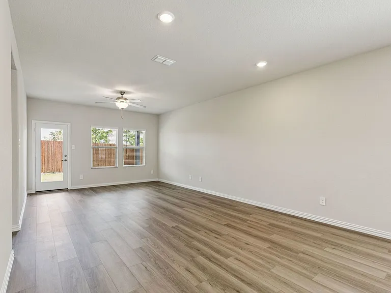 606 Travine Dr — Photo 7