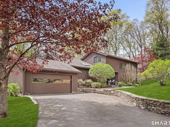 28 Pony Trail Road, Stamford, CT 06903