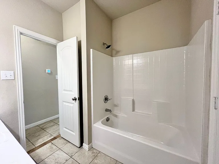 215 Clark Dr — Photo 21