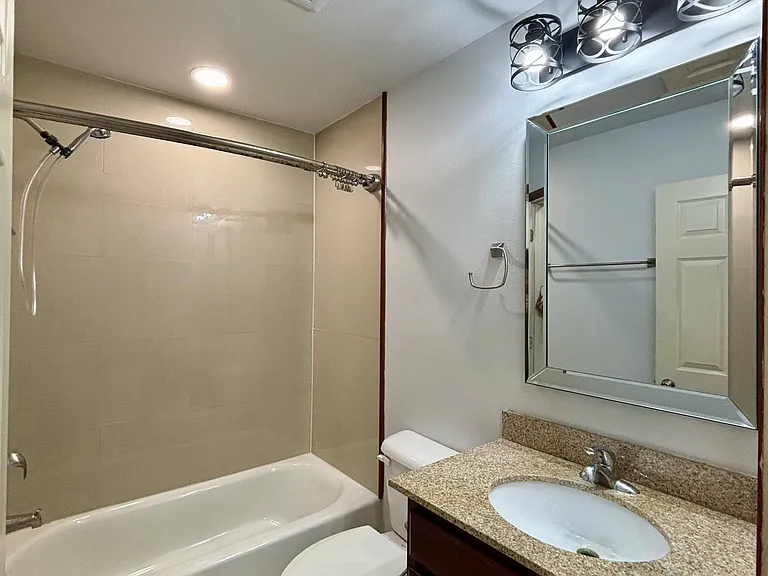 118 Rhodes St — Photo 9