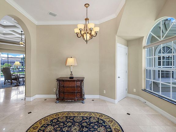 5th image of 683 Solana Ct