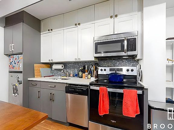 5th image of 161 Havemeyer St APT 4B