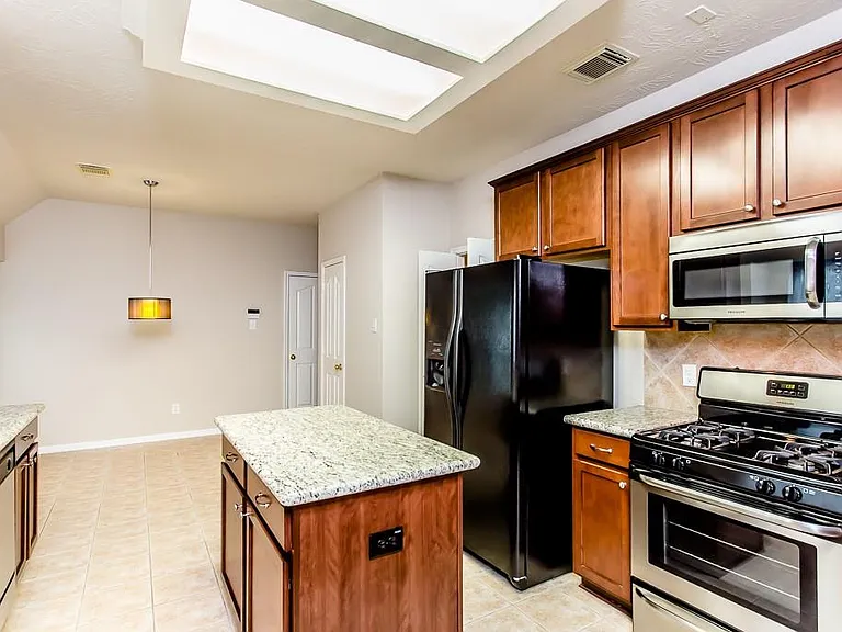 11 Fair Light Ct — Photo 12