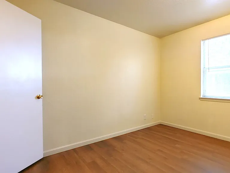 511 Candelaria Rd NW — Photo 6