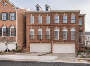 7121 Point Replete Cir, Fort Belvoir, VA 22060