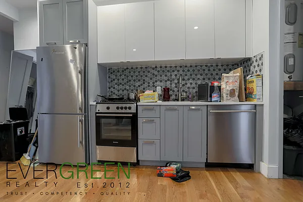 Rented by Evergreen Apartments BK | media 10