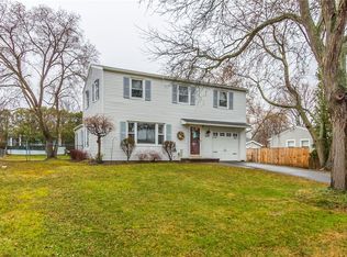 18 Dorset Dr, Canandaigua, NY 14424