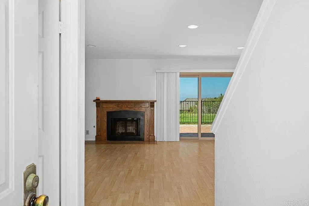 3 bed, 2.5 bath, 1501 sqft, $4,950 — Photo 4