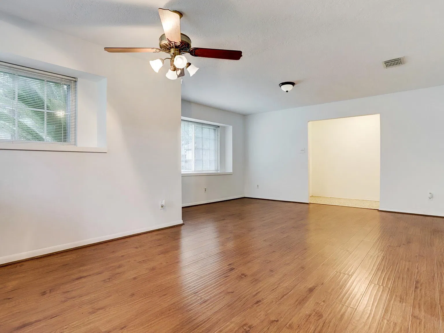 4 bed, 2.0 bath, 1831 sqft, $2,600 — Photo 4