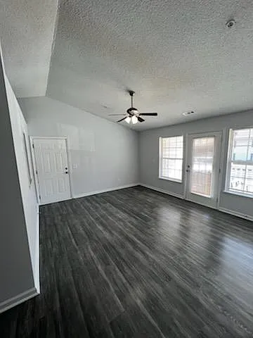 3 bed, 1248 sqft, $1,550 — Photo 3