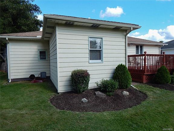 4th image of 371 Aurora St