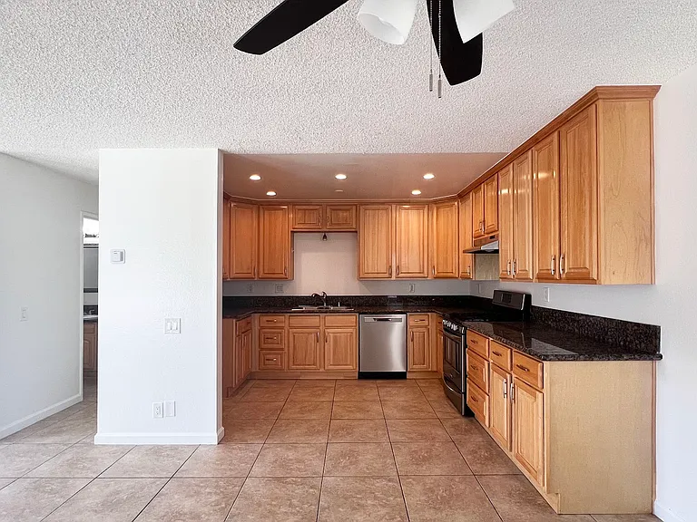 2725 Calle Del Comercio #B — Photo 30