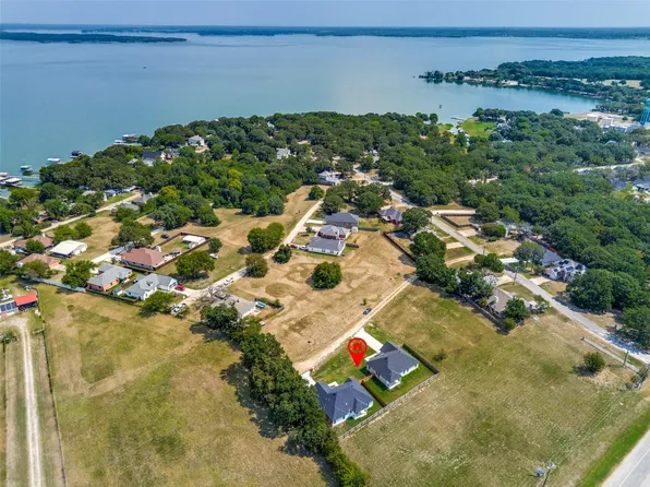 705 Lakeland Dr, West Tawakoni, TX 75474
