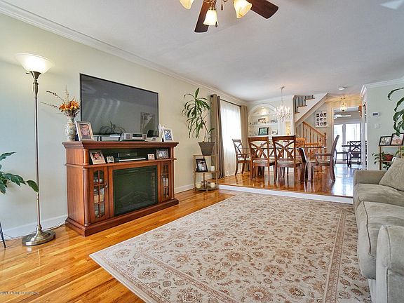 5th image of 90 Cranford St