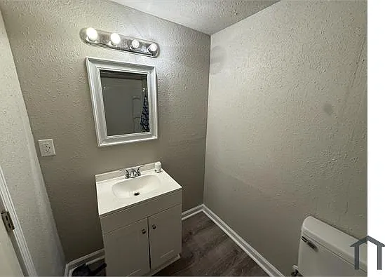 1118 Rich Ave — Photo 3