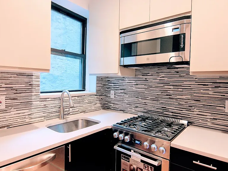 24 Charles St #11 — Photo 2